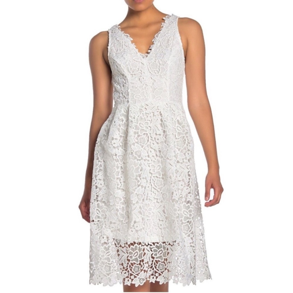 ASTR the label NWT gorgeous White Lace Dresses 2 available sz M and L
